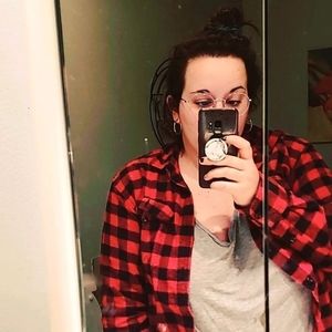 Meet your Posher, Rosalie💁🏻‍♀️